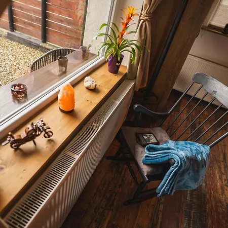 Downtown Loft - 7 Minutes To The Skating Rink شاليه